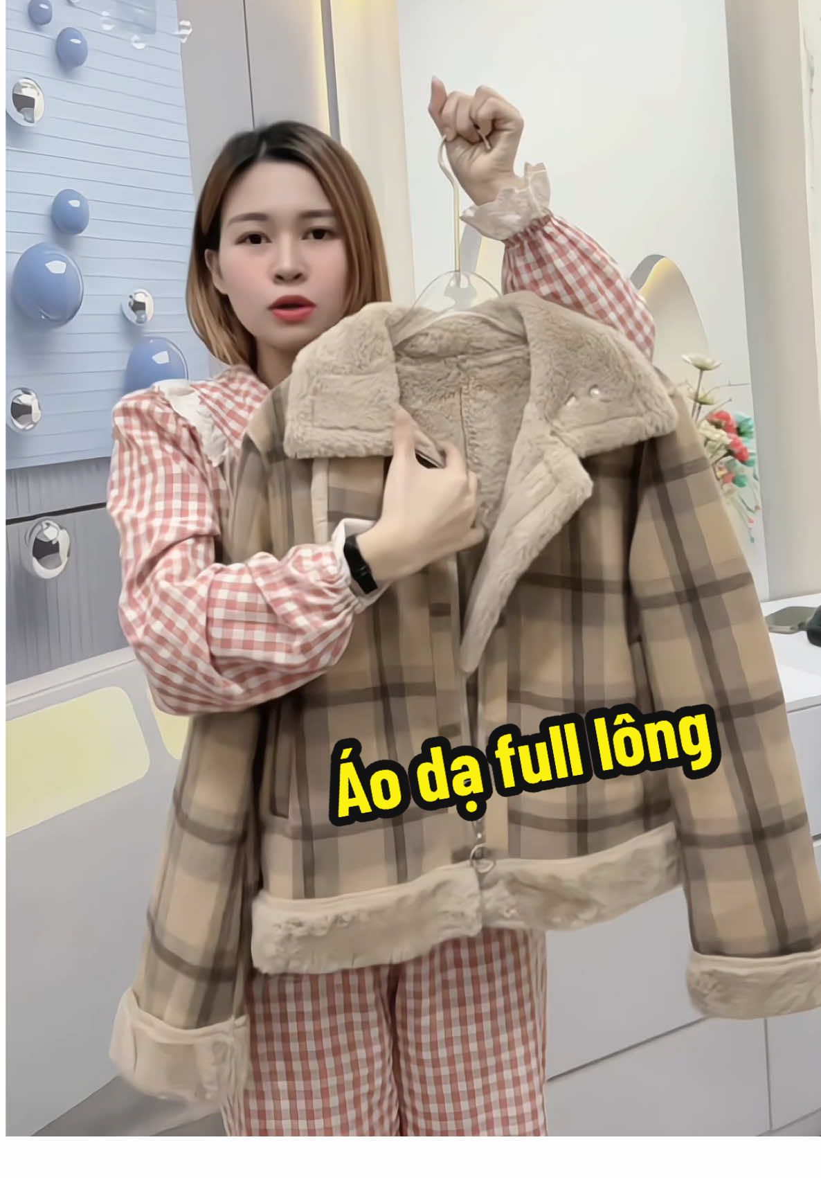 Dạ full lông ấm cực nha #xuhuong #moingaymotoutfit #rialvideo #aoda #aokhoac 