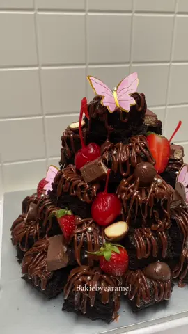 Our frist brownies tower bakiebycaramel #fyp #surabaya #baking #foodies 