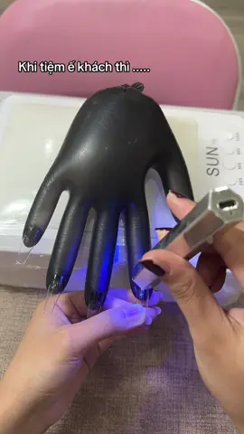 Lúc đông khách thì thấy chọn đúng nghề , mà lúc ế thì thấy không ai khổ bằng mình :)))#nails #nailtrends #nailsartvideos 