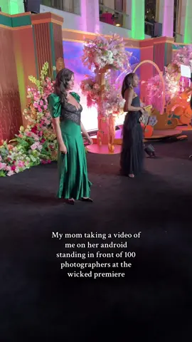 It was WAY more insane than you think from my view 😂😂😂 help #mom #android #redcarpet #wicked #premiere 