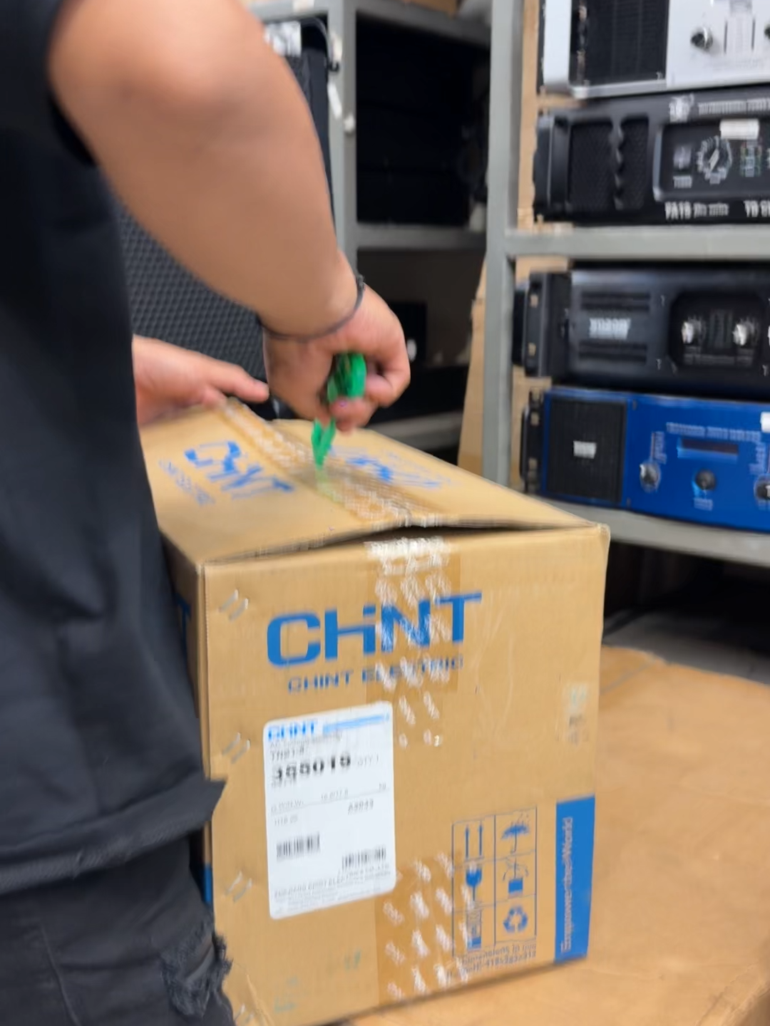 Voltage stablizer CHINT TND1-5 ready bosss!! Sikattt