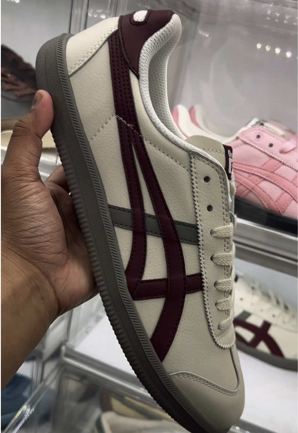 Tokuten Burgundy Maroon😍❤️‍🔥#onitsukatiger #sepatuonitsukaoriginal #tokuten #burgundy #fyppppppppppppppppppppppp 