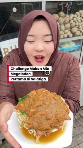 @mbaboss  punya kabar baik nih : 📣 PENGUMUMAN BUAT PARA #FightMie !!! Siapa yang berani ikut Megalodon Challenge? 🐉🍜 🎯 Makan Mie Ayam Megalodon dalam 10 menit 🎁 Menangkan 1 voucher makan gratis di @miayambakso_fajar! Caranya gampang banget: 1️⃣ Tinggalkan komentar di postingan ini 2️⃣ Komentar ditutup sampai 26 November 3️⃣ Satu komentar akan dipilih dan di-DM untuk ikut challenge ini 4️⃣ Boleh tag temanmu yang suka mukbang juga! 🔥 5️⃣ Jangan lupa follow kita ! Siap bertarung? Gaskeun FightMie!!! 🔥🍜 #miayambaksofajar #mieayam #challengeindonesia #mukbangindonesia  