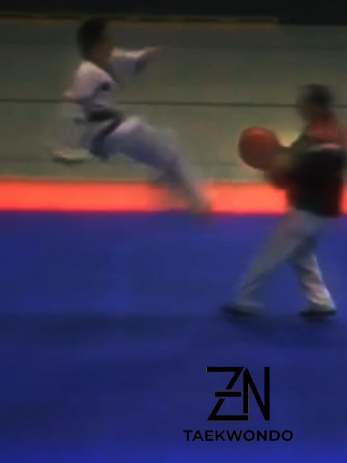 🥋SHOWCASING - Levent Tuncat Real Speed⚡️ #taekwondo #leventtuncat #tkd #speed