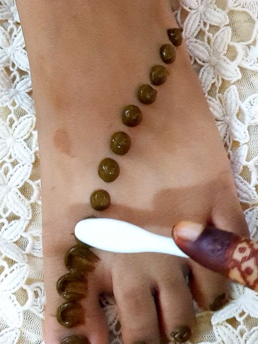 Easy Arabic trick mehndi design #pleaseunfreezmyaccunt🙏🏻 #🥰🥰🥰 #mehndiart #mehndidesign #usa🇺🇸 