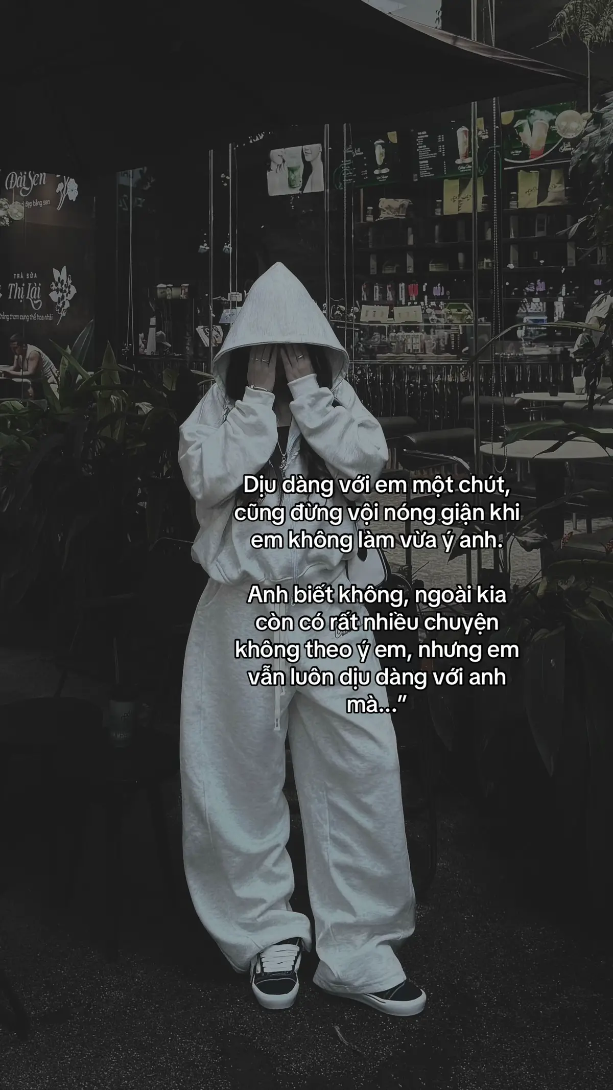 Dịu dàng với em một chút, cũng đừng vội nóng giận khi em không làm vừa ý anh. Anh biết không, ngoài kia còn có rất nhiều chuyện không theo ý em, nhưng em vẫn luôn dịu dàng với anh mà...”#fbtxuhuong #mynguyen9796 #camxuc #story 