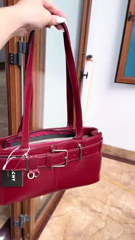 Đỏ có làm em mê không 😙#tuixachnu #tuixach #tuideocheo #tuideovai #xuhuongtiktok 