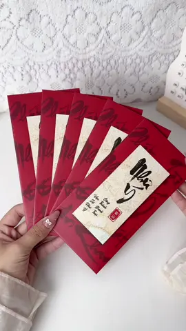 Mẫu bao lixi làm từ giấy C150 nên rất dày dặn. Mẫu chữ Thư Pháp thiết kế hiện đại nhưng vẫn giữ được nét truyền thống. Mẫu lixi 2026 đẹp quá lun #bínhngọ2026🧧🎆 #happynewyear #lixitet2026 #baolixitet #baolixithuphap  @ÚT Quỳnh  @ÚT Quỳnh  @ÚT Quỳnh 