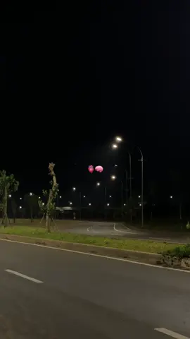 aku ga pernah maksa siapapun buat cinta sama aku, tapi aku mohon  jangan pernah jadiin aku pelarian dari semua rasa yang belum sepenuhnya hilang.