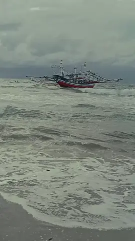 masuk muara yg penuh tantangan#KM ATIRA#pelautpesisirselatan #surantiahpunyo #anakamak #fypシ゚ 