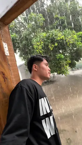 Pertama kalinya disini hujan sederes ini #pangkasrambut #cukurrambut #potongrambut #aekloba #simpangpondokaekloba 