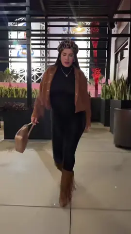 Ustedes no saben la tortura de mis botas 👢 hahaha, la que sabe sabe 😬🤭🤣#fashion #OOTD #california 