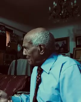 شاهد كيف يعلم الدكتور احمد مصطفى تلاميذه 