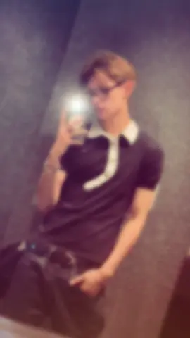 PHÁT SÚNG THỨ 3 JAMES.                     James là thành viên của nhóm nhạc nam CORTIS thuộc BigHit Music, sinh năm 2005, có gốc Thái Lan và Trung Quốc. Anh là một vũ công, biên đạo múa và nhà sản xuất tài năng, từng tham gia sáng tác cho các bài hát của TXT và ILLIT. Trước khi ra mắt, James còn là cựu thành viên của nhóm nhạc nam trước khi ra mắt Trainee A. #james #cortis #xh 