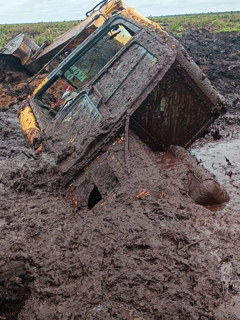 labi labi gambut......🤣🤣 #operator_excavator  #excavator #kuli 