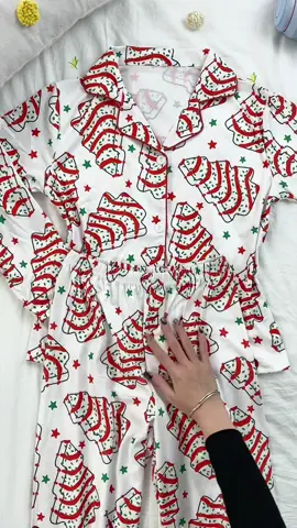 This Christmas pajama set is hella cute #TikTokShopBlackFriday #TikTokShopCyberMonday #spotlightfinds#christmas #merrychristmas #pjs 