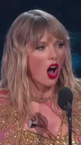 Taylor's artist of the decade speech at the AMAs #viral #swifttok #taylorswift #tsthelifeofashowgirl #fyp award music show 