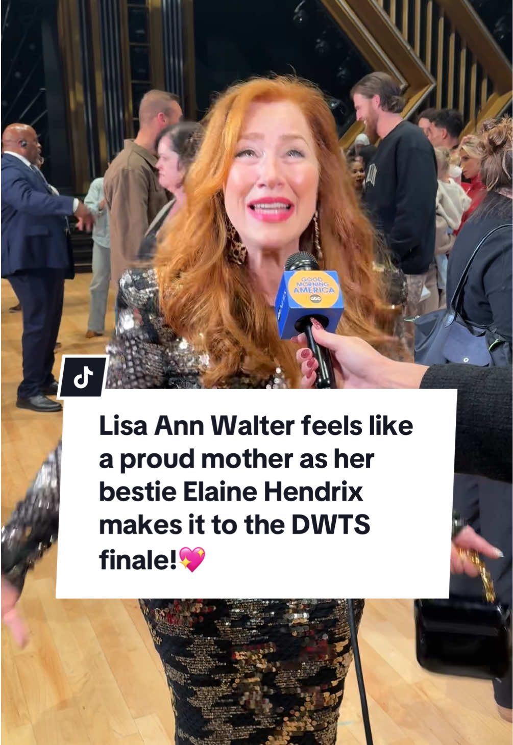 @Lisa Ann Walter couldn’t be happier as her bestie @elaine4animals heads to the @Dancing with the Stars #DWTS finale!💖 #dancingwiththestars #elainehendrix #lisaannwalter #alanbersten 