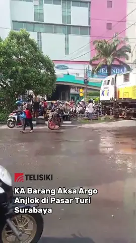Kereta Api Anjlok Di Pasar Turi Surabaya #surabaya #viral #kai #kereta #trending 