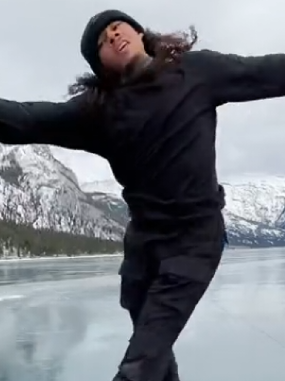 #creatorsearchinsights # Elladj Balde#профессиональный фигурист Канады#озеро 