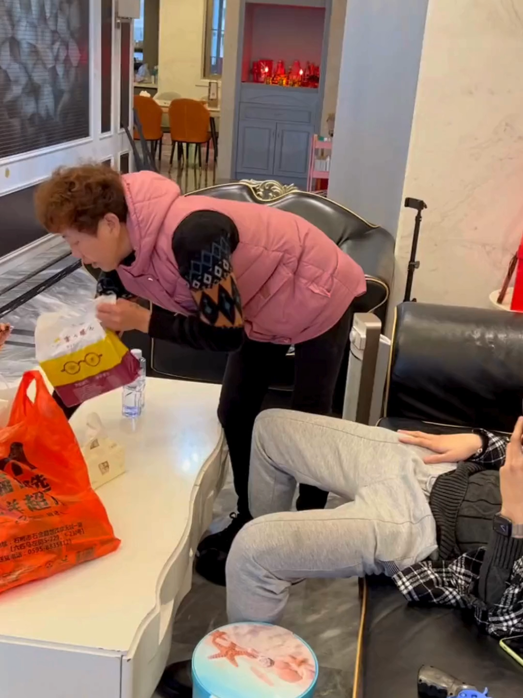 20220211-过年可能花销比较大，兰兰又在出招数了#家庭日常 #familyvlog #泉州朴奈恩一家 #punaien #punaienshop