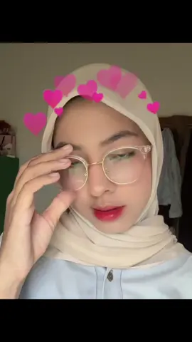 kacamatanya gabisa diajak kerjasama😔