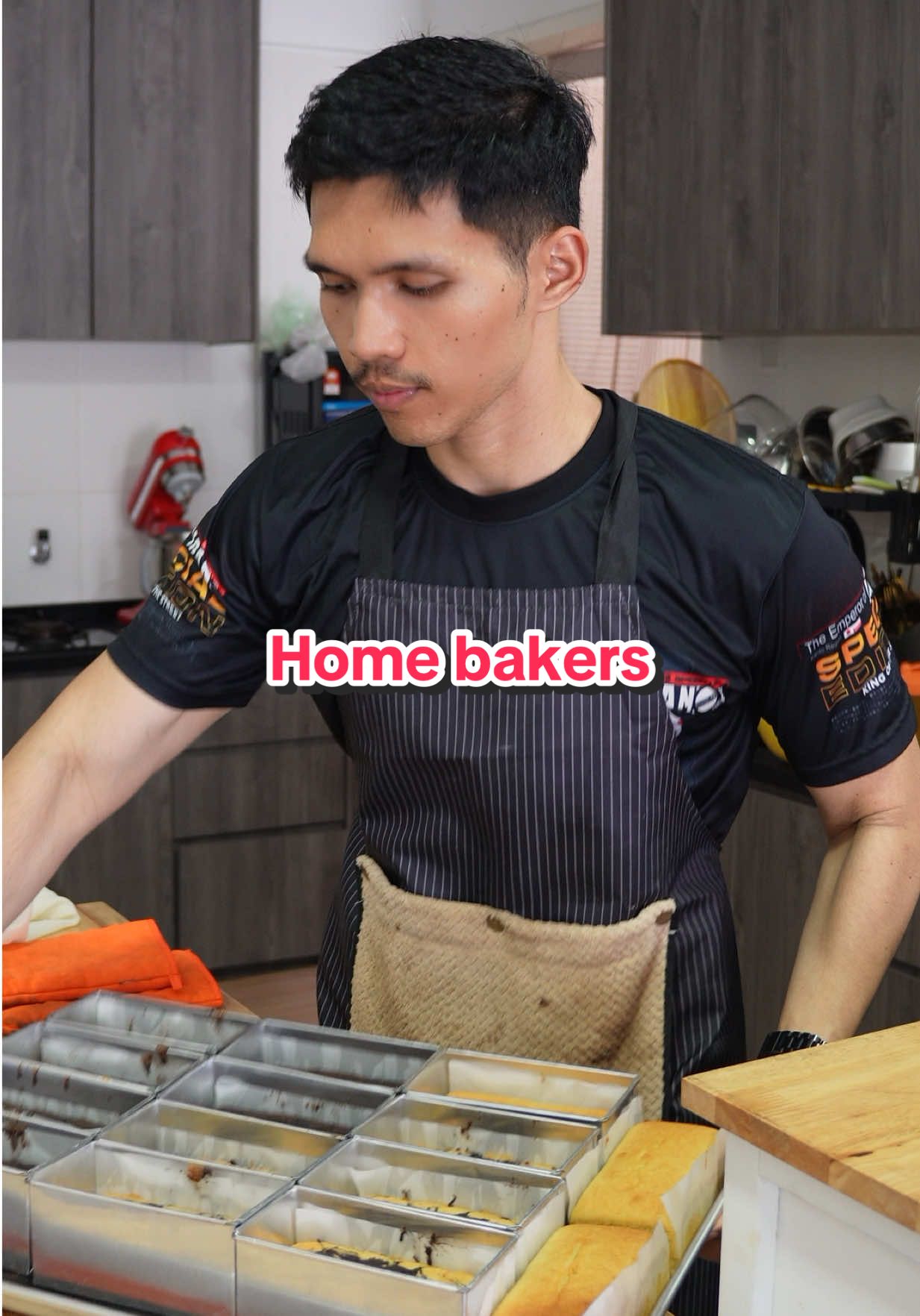 Replying to @SharifahALqadri🇲🇾 heheh tq always support.. now bz meroti pulak.. seronok sbb suka baking.. tq yang dah pernah beli and yg repeat.. kalau korang nak order roti/kek keto dm jew okey🫶🏻 #tiktokmalaysia #sukamasak #ketobread #ketodiet #ketorecipes 