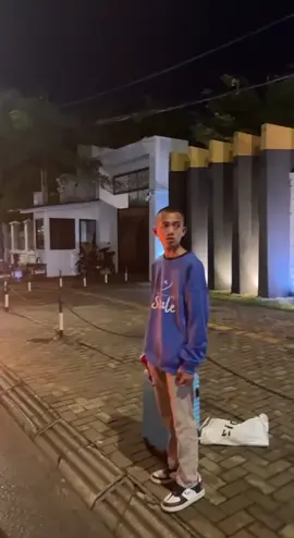 Fadil lagi di urus kepulangan ya, udh di KBRI sabar dulu karna ada aturan proses pemerintahan Indonesia dan Kamboja, doain SMG selamat sampai Indonesia#kamboja 