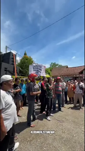 masyarakat demo di depan balai desa podoluhur menyampaikan kritik & aspirasi kebumen 19 november 2025 #kebumenistimewa #kebumen24jam #kebumeninfo #kebumen #podoluhur 