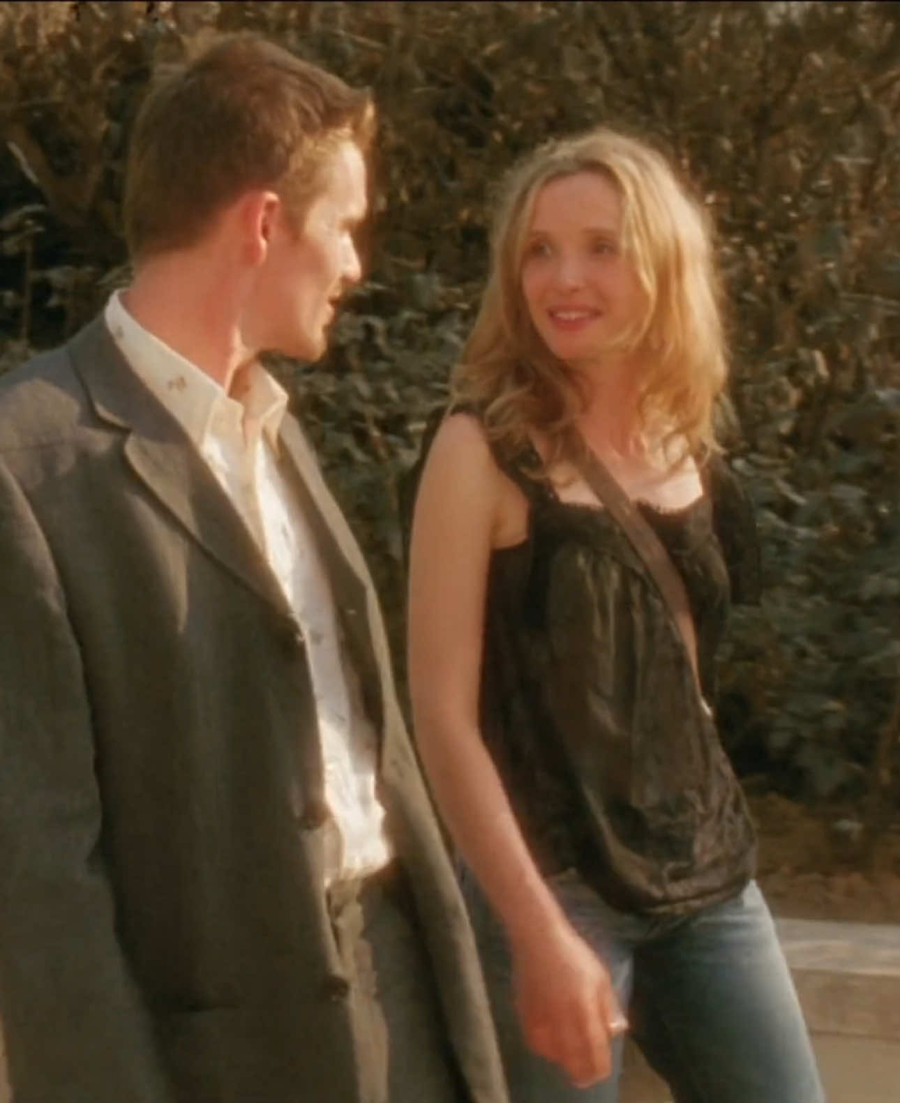 Wish I could watch this trilogy for the first time again || #beforesunset #ethanhawke #juliedelpy #cinema #beforetrilogy 