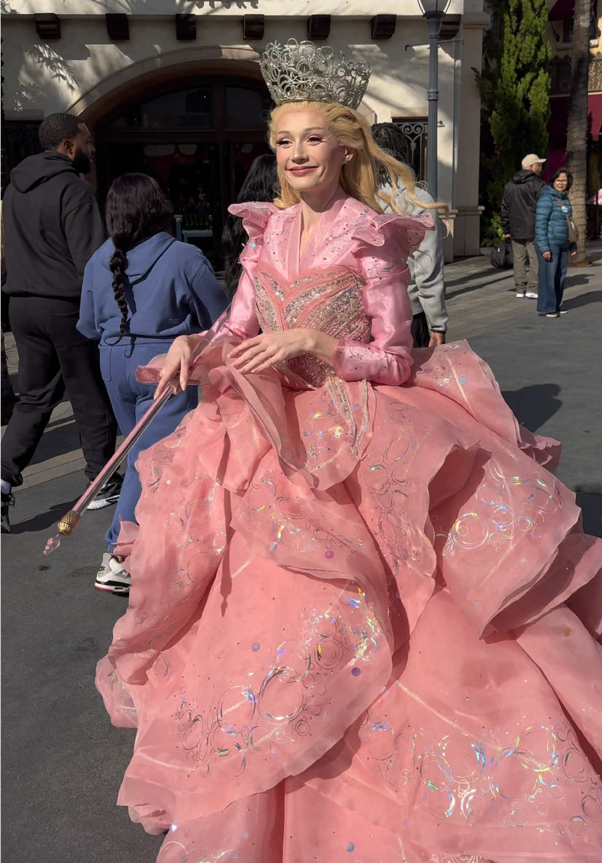 She’s the best!!! 💗👸🏼🫶 #Wicked #UniversalStudiosHollywood #Glinda #WickedForGood #FYP 