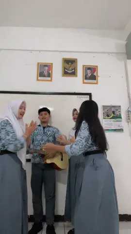 “Nnti boso gitarin ajaa ya” #basegirl #zxycba #viral 