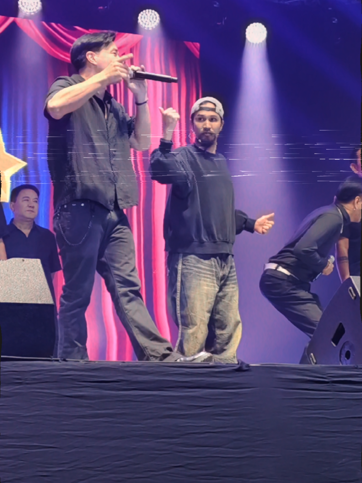 สุดท้ายนี้อยากจะบอกว่าพวกเราจะซัพพอร์ตพี่ๆท้้ง6คน ทีมงานและเบื้องหลังแบบนี้เหมือนเดิมไม่หายไปไหนแน่นอน