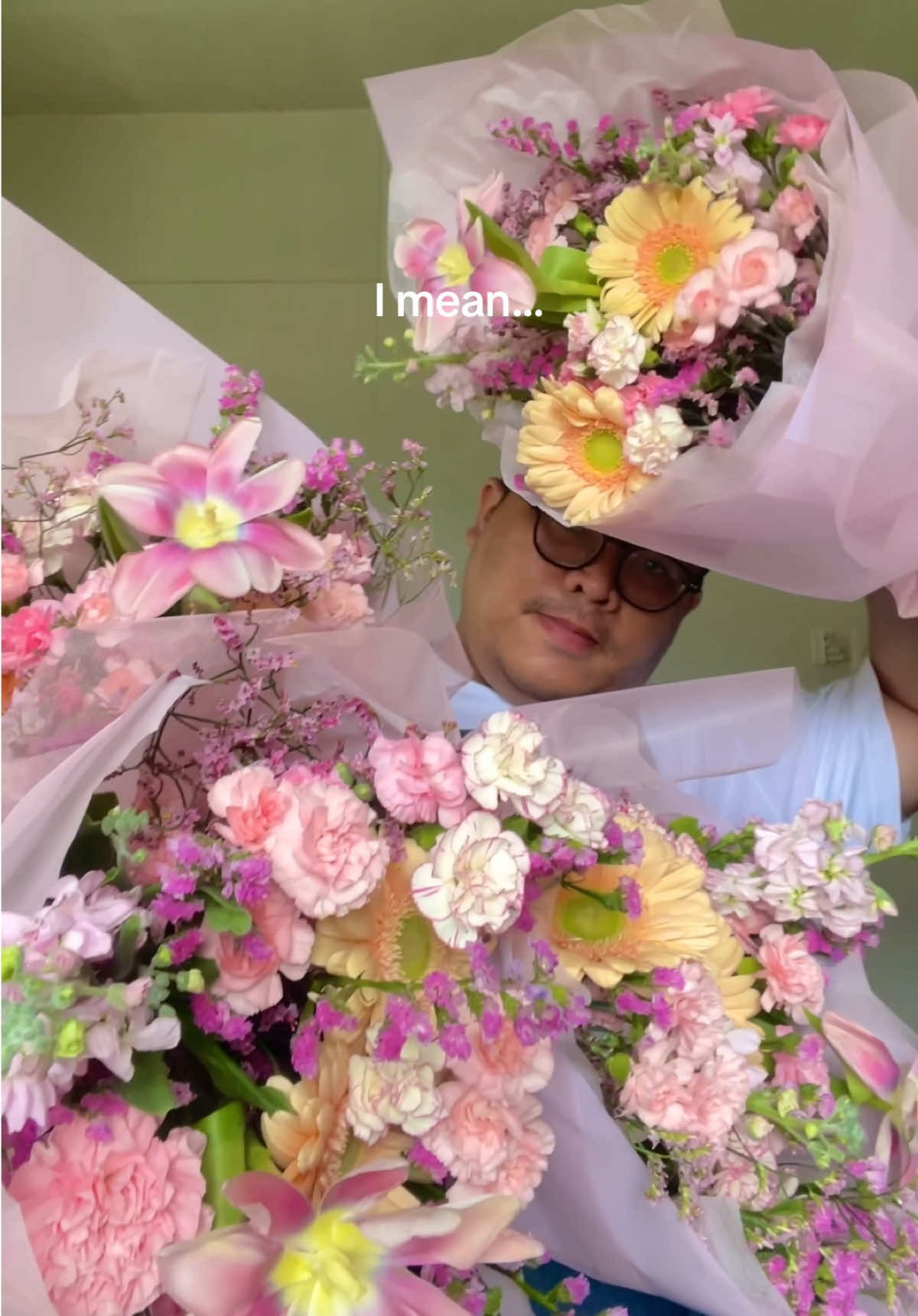 todays choice of flowers (for random bouquet) we usually post our random bouquets on our story to sell. stay tuned i do this for me to practice and all. These bouquets ranges only to 1-1.5k depending on the flowers used. #flower #bouquets #Love #fyppppppppppppppppppppppp #foryou 