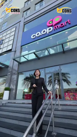 ✨ BCONS VALLEY – NHÀ PHỐ ĐẲNG CẤP, KHÔNG GIAN SỐNG CHUẨN RESORT NGAY LÒNG ĐÔNG HOÀ 🏡 Cơ hội sở hữu nhà phố vạn người mơ – pháp lý minh bạch, hạ tầng hoàn thiện, cộng đồng văn minh – phù hợp an cư lẫn đầu tư sinh lời bền vững. 🔑 Thông tin nổi bật của sản phẩm: • Thiết kế 1 trệt 2 lầu sang trọng • Diện tích chuẩn đẹp, bố trí khoa học – tối ưu công năng • 3 phòng ngủ rộng rãi, thoáng sáng • Phòng khách, bếp, sân trước – sau đầy đủ tiện ích • Đường trước nhà thông thoáng, ô tô quay đầu thoải mái • Khu dân cư hiện hữu, an ninh 24/7, gần Đại học Quốc Gia, Làng Đại Học, Phạm Văn Đồng kéo dài 💎 Giá tốt nhất thị trường – hỗ trợ xem nhà thực tế mỗi ngày Phù hợp cho gia đình trẻ, chuyên gia, hoặc nhà đầu tư muốn giữ tài sản dài hạn. 📞 Liên hệ ngay: 0369 100 100 – Công Lộc Phát Để nhận giá ưu đãi + xem nhà trực tiếp. #bconsvalley #bcons #nhapho #nhaphoBinhDuong #nhadep         