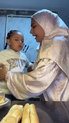 زهقاني مني ومن المجتمع كله😂😂😂