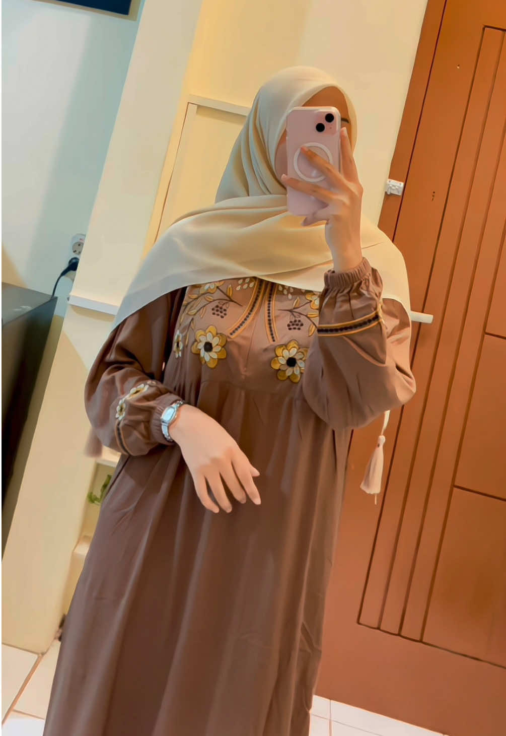 Masyaallah 🤎 gamis cantik satu ini cuma 100rb an ga nerawang bahan adeemm 😭🫶🏻🫶🏻🥰 #gamis #dress #gamiskekinian #gamismurah 