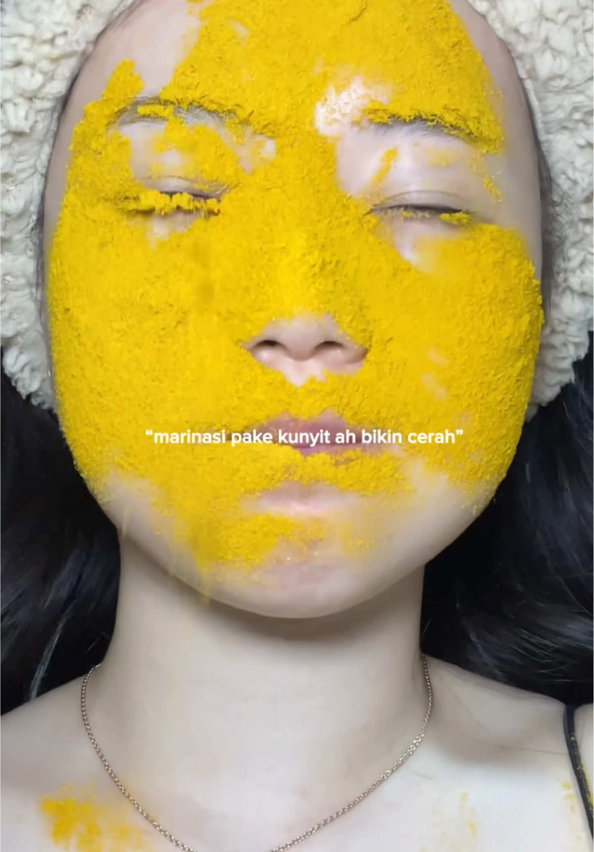 pakai kunyit”an asli lnsg, bukannya glowing malah dikira penyakitan 😭😭 #vitaminc #serum 