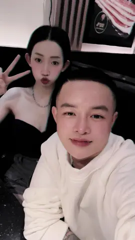 Gọi e là ní, vì nhìn e thấy “ Ní Quá Ưng”😂