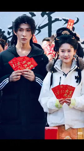 udah molai syuting.🫶🥳🥰😍💞 semoga lancar ya syutingnya 😘😘 lihat princessku #zhaiyiying翟一莹  menatap kesayanganku #zhangjijun张集骏 malah aku yang salting 🫣😂🫶 #newdrama #fyp #firstcolab 