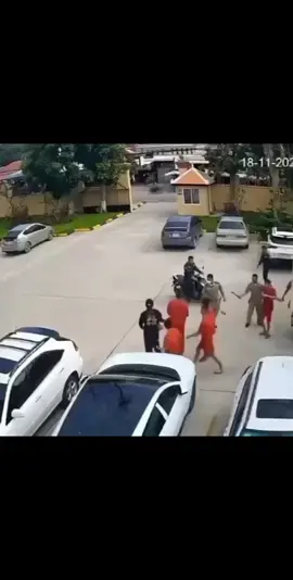 她赢得了全世界男人尊重，世道哪有黑白，都是为了更好的生活，人固有一死，情义无价！ Cô ấy nhận được sự kính trọng của nam giới trên toàn thế giới. Trên đời này không có đúng sai tuyệt đối; ai cũng phấn đấu vì một cuộc sống tốt đẹp hơn. Cái chết là điều không thể tránh khỏi, nhưng tình bạn thì vô giá. #vietnam #东南亚爱情 #东南亚 #千千阙歌 