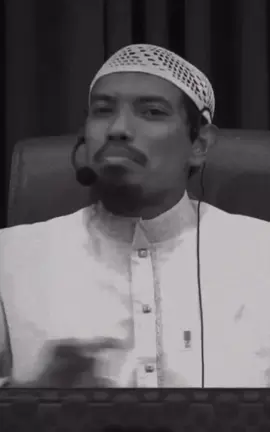 تُنْكَحُ الْمَرْأَةُ لِأَرْبَعٍ لِمَالِهَا وَلِحَسَبِهَا وَجَمَالِهَا وَلِدِينِهَا فَاظْفَرْ بِذَاتِ الدِّينِ تَرِبَتْ يَدَاكَ “Perempuan itu dinikahi karena empat hal yaitu : (1) karena hartanya  (2) keturunannya  (3) kecantikannya (4) agamanya  Maka pilihlah yang baik agamanya, niscaya kamu akan beruntung.”  (HR Bukhari, Muslim, Abu Dawud, an-Nasai, dan Ibnu Majah) #fyp #manhajsalaf @️ 