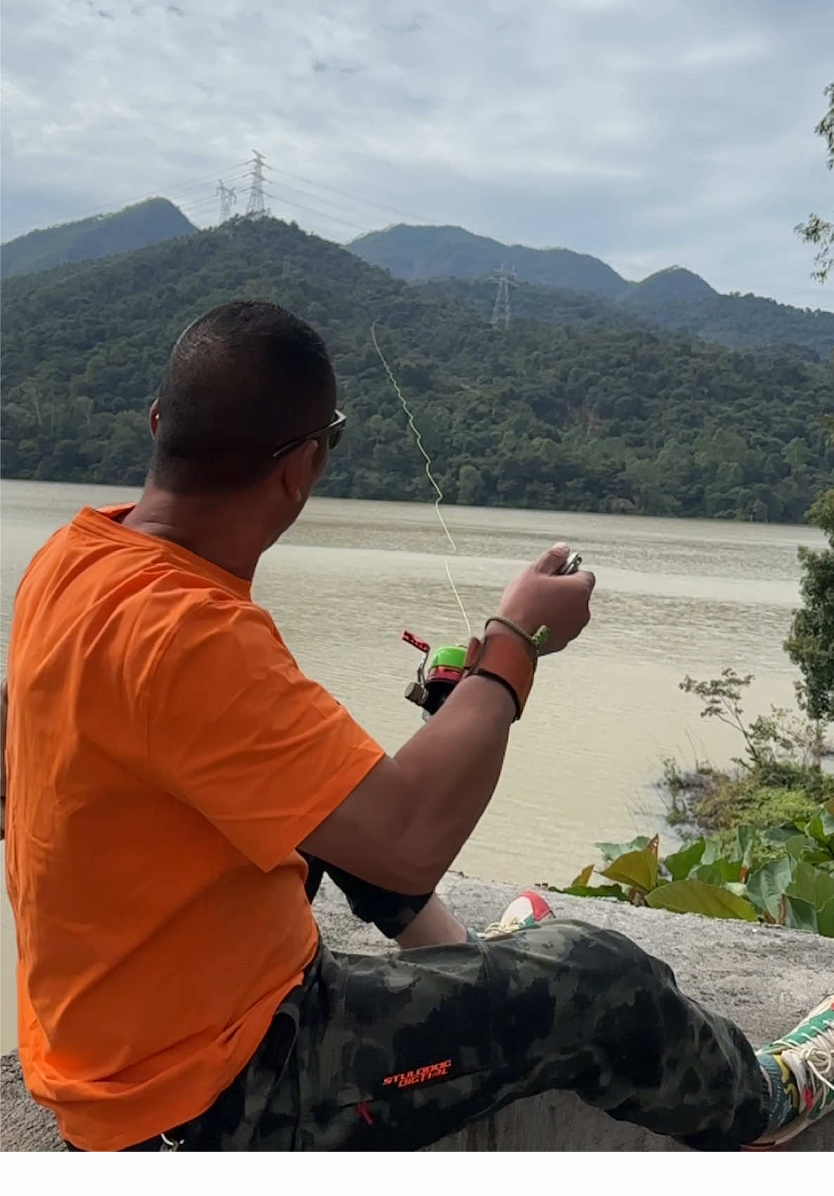 Oh my god, you can even fish like this