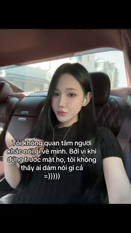 Trông nó cứ hèn hèn 