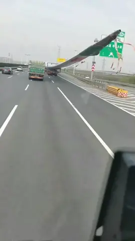 Heading towards the mountains! Giant windmills traverse treacherous paths, embarking on their journey to a green energy destination. #Transportation #amazing #Engenering #china #engineering 