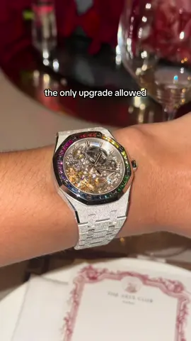 Mini to rainbow… the only acceptable evolution 🌈 #miniroyaloak #audemarspiguet #luxurylifestyle #horlogerie #watches 