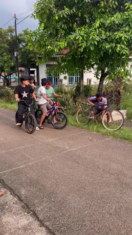 Buat kalian yang sepedanya rantainya copotan buruan dibenerin cyukk!! #fyp #ceritakita #tipetipeomped #sketsakomedi 