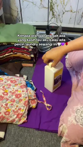 Rose Laundry Premium adalah pewangi dan pelicin setrika dengan formula premium yang bikin baju wangi mewah seperti laundry profesional. Hadir dengan berbagai varian aroma yang tahan lama, lembut di kain, dan aman digunakan karena non-alkohol serta antibakteri. Dengan sekali pemakaian, serat kain jadi lebih halus, lebih mudah disetrika, dan wanginya langsung nempel kuat sampai berhari-hari, bahkan tetap harum saat disimpan lama di lemari. ⸻ ✅ Keunggulan Produk 	•	Non-Alkohol – aman untuk semua jenis pakaian. 	•	Anti Bacterial – membantu menjaga pakaian tetap higienis. 	•	Wangi Premium Tahan Lama seperti hasil laundry kiloan. 	•	Membuat Setrika Lebih Cepat & Licin tanpa merusak kain. 	•	Banyak Pilihan Varian Aroma mewah dan segar. 	•	Hemat Pemakaian – sedikit sudah wangi satu tumpuk pakaian. ⸻ 🌸 Cocok Untuk 	•	Dipakai sehari-hari di rumah. 	•	Pelaku usaha laundry. 	•	Pakaian kerja, sekolah, cadangan lemari, hingga sprei & gorden. #pewangilaundrytahanlama #pelicinsetrikalaundry 