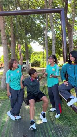 အငယ်ဆုံးကလေးလေး  ဒန်းစီးနေတာ🤭😁