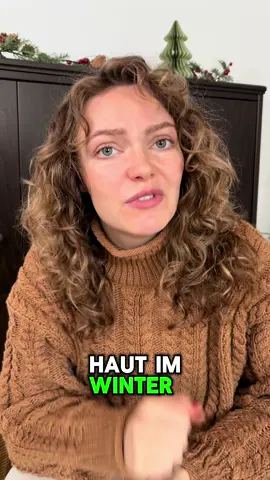 Unsere Empfehlung für deine Winterhaut: Das 2er-Set  Hydro-Lipid-Boost von LICHTGRÜN - die Well-Aging Feuchtigkeitscreme in Kombination mit dem Omega-3-6-9 Gesichtsöl für eine intensive Schutzcreme. Bestelle es gleich über den Link in der Bio und spare 10% im Set! #naturkosmetik #wirkstoffkosmetik #lichtgrün #gesundehaut #trockenehaut